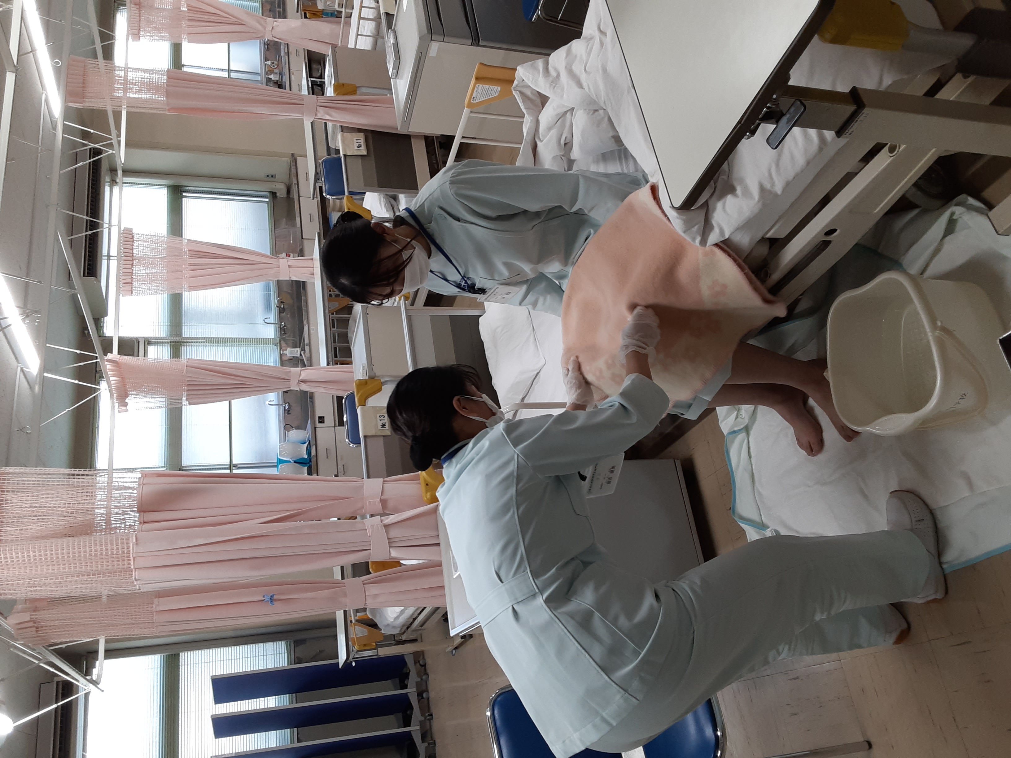 日常生活援助実習｜看護専門学校ニュース 尾道市医師会看護専門学校